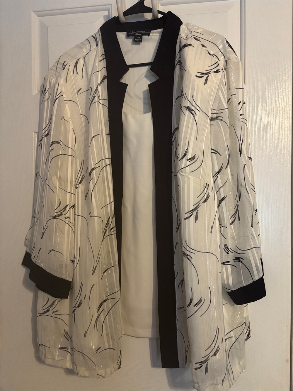 Black & White Patterned Open Front Jacket with Necklace